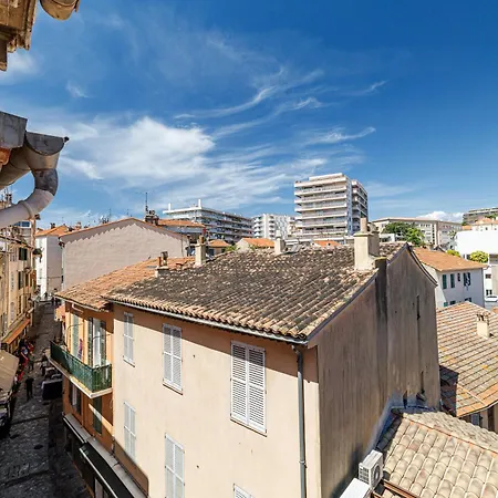 Joli à Côté Du Palais Des Festivals